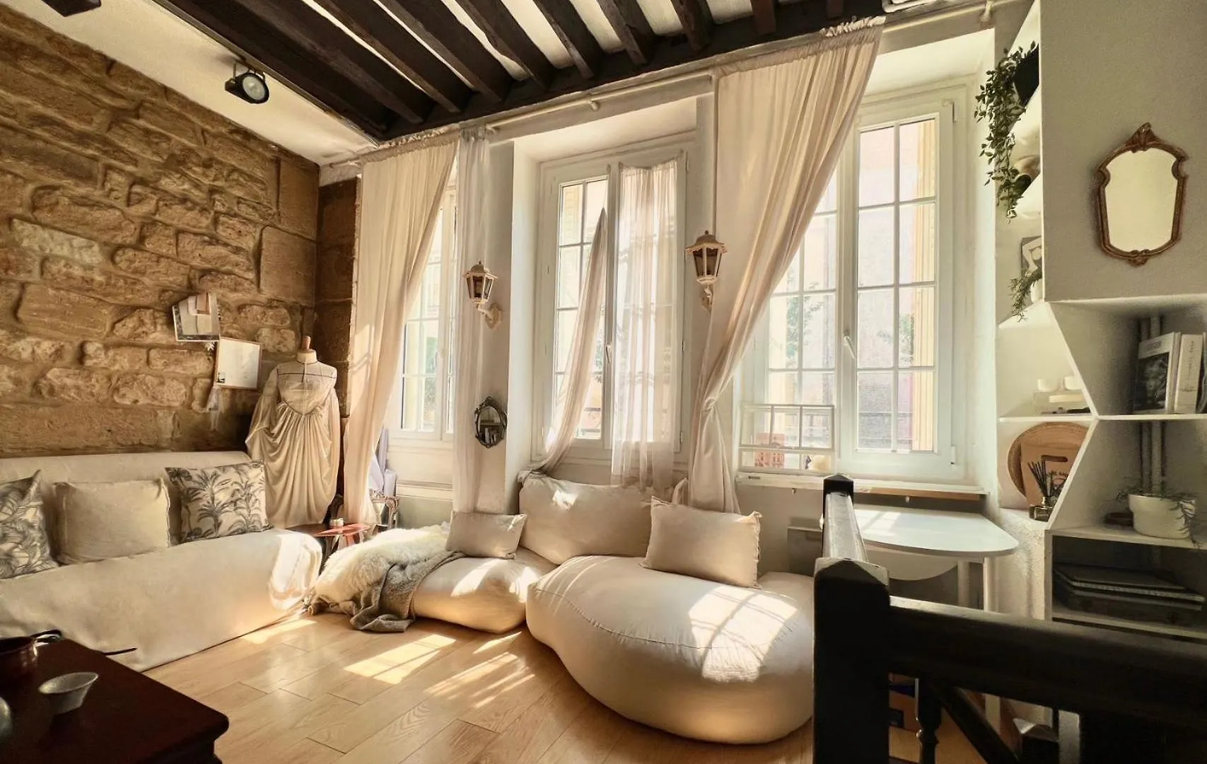 Art And Design Lover\'S Dream In Central Paris location